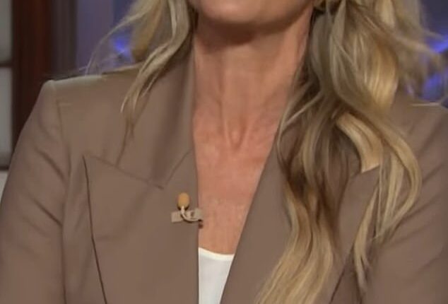 Kelly Clarkson was still missing in action on Thursday as model Molly Sims was drafted in as a replacement for the star
