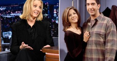 Lisa Kudrow weighs in on Ross and Rachel's 'on a break' debate