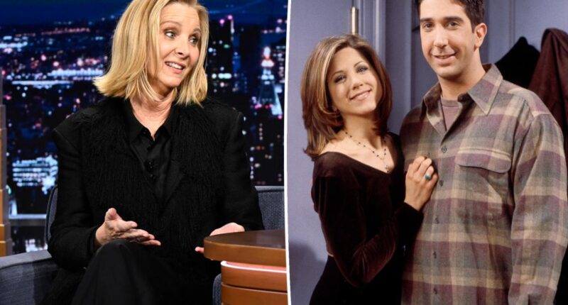 Lisa Kudrow weighs in on Ross and Rachel's 'on a break' debate