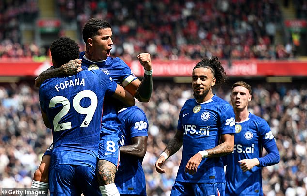 Chelsea ended their dismal six-match losing run with a 1-1 draw against Liverpool at Anfield