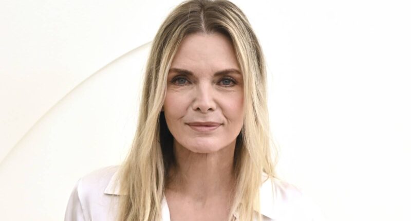 Michelle Pfeiffer Wants To Remake Dark Shadows After Tim Burton & Johnny Depp’s $245M Adaptation