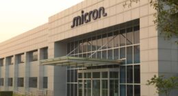 Micron investors are partying like it’s 1987. Analysts say the stock still looks pretty cheap.