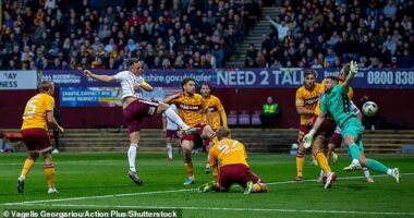 Hearts striker Lawrence Shankland fires Hearts level at Fir Park