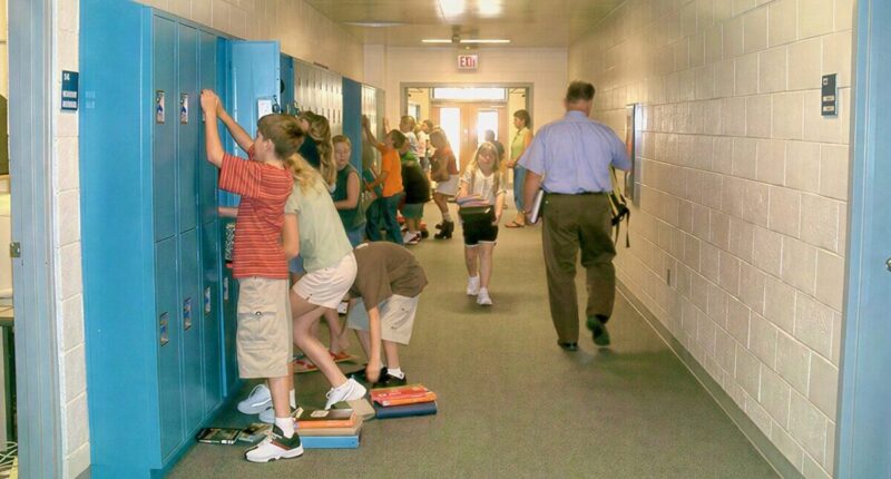 Public_middle_school_students_in_a_school_hallway_in_North_Carolina_06