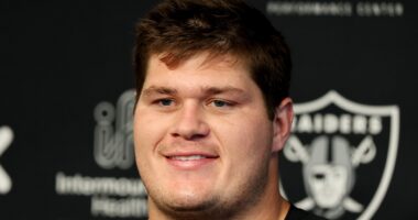 Raiders' Tyler Linderbaum Doesn't Hold Back on Brock Bowers