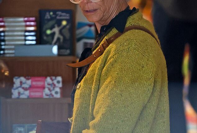 Former 80s bombshell Rachel Ward proudly sported her greying hair and augmentation-free visage as she visited a local bookstore in Sydney's Avalon last week