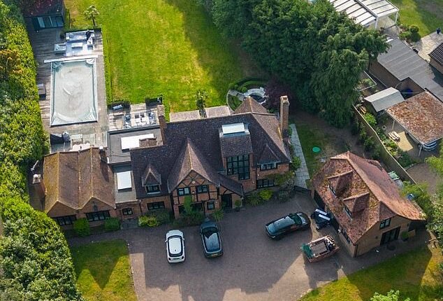 Vernon Kay and Tess Daly are negotiating the 'friendliest divorce in showbiz history,' insiders have told the Daily Mail - and at the heart of it is their five-bedroom Buckinghamshire home
