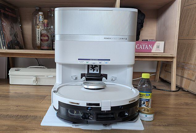 The Shark PowerDetect UV Reveal - complete with cleaning solution and an odour control puck
