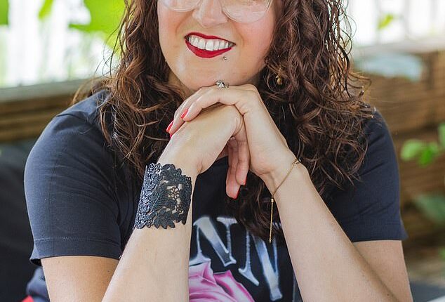 For more than a decade, Kendall Platt worked as a crime scene forensic investigator ¿ a job she found rewarding but also intensely stressful