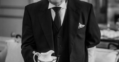 The 9 mistakes that make you look 'common' at dinner parties, according to a former royal butler - including the way you hold your fork and the gift you should NEVER give your hosts
