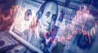There are plenty of reasons the dollar should be rallying right now — but it isn’t. That’s not a good sign.