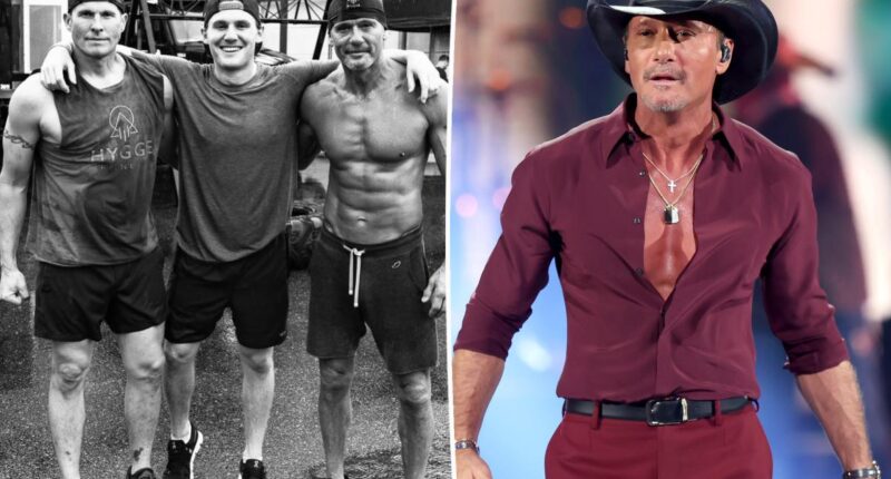 Tim McGraw displays ripped abs in photo with his brothers