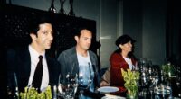 A photo of Matthew Perry (centre) next to David Schwimmer (left) and Courteney Cox (right)