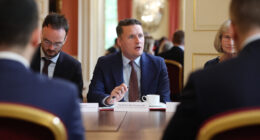 UK PM Starmer Faces Leadership Challenge After Health Secretary Resigns. – The National Pulse