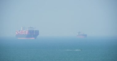 U.S. stock futures rise, oil falls as Trump touts new plan to partially reopen Strait of Hormuz