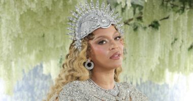 Okay! Beyoncé's Wardrobe Change At The Met Gala Has Internet Users Talkin' (PHOTOS)