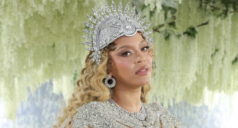 Okay! Beyoncé's Wardrobe Change At The Met Gala Has Internet Users Talkin' (PHOTOS)