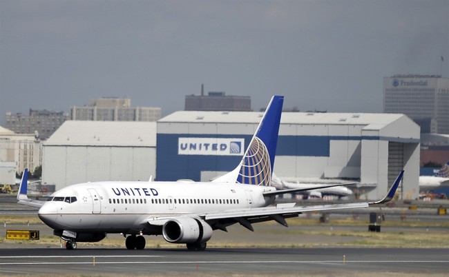 Wild Video Captures Plane Striking Bakery Truck During Newark Landing – RedState