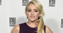 Nov 1, 2016; Nashville, TN, USA; Jamie Lynn Spears on the red carpet prior to the BMI Country Awards at BMI on Music Row. Mandatory Credit: Larry McCormack/The Tennessean via Imagn Images
