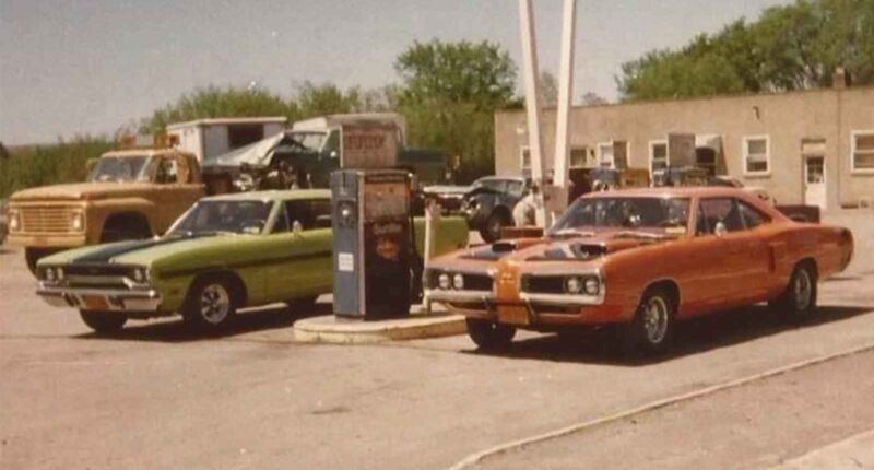 20 Vintage Muscle Cars in Their Natural Habitat for All the Gearheads