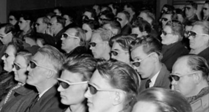 9 Photos of What it Looked Like to Watch Movies in the '70s & '80s
