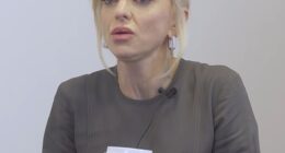Anna Faris finally opened up about why she left her hit sitcom Mom in a new interview on the Happy Sad Confused podcast
