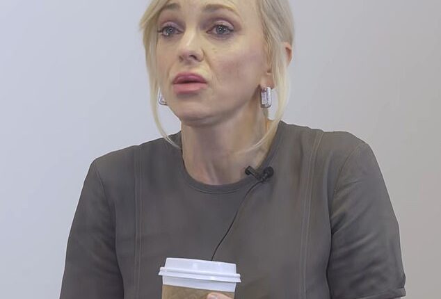 Anna Faris finally opened up about why she left her hit sitcom Mom in a new interview on the Happy Sad Confused podcast