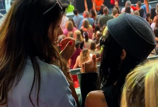 Harry Styles' mum Anne enjoyed a cosy chat with his fiancée Zoe Kravitz as they watched the second night of the star's Wembley residency on Saturday