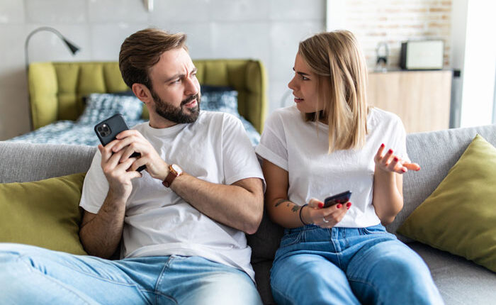 Hubby And Wife&rsquo;s Sis Text Privately And Spend Time Alone, Wife Gets Called Jealous For Speaking Up