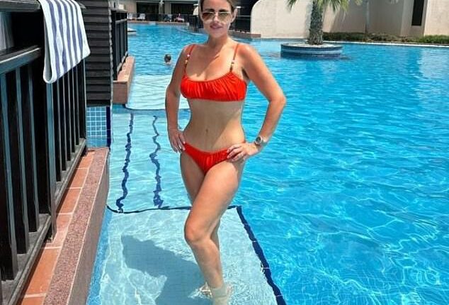 In six months, Brooke Mills lost a massive 5st on the Cambridge Diet Plan, swapping size 20-22 clothes for size 14. Since then, she’s lost another two stone and is now a size 8-10.
