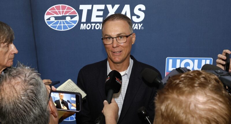 NASCAR Legend Kevin Harvick Just Poured Cold Water on a Growing Shane van Gisbergen Narrative