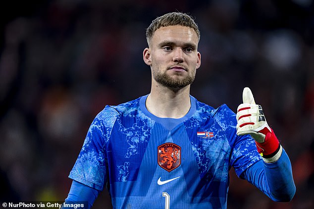 Bart Verbruggen will start this summer's World Cup as the Netherlands' No 1 goalkeeper