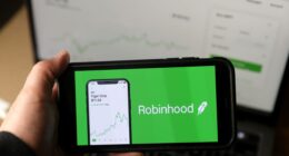Robinhood is cutting 10% of its jobs to keep a ‘high performance culture’