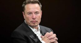 SpaceX says it will reserve 5% of its IPO shares for staff, friends and family