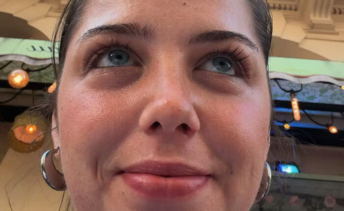 &ldquo;Like A Painting&rdquo;: This Wholesome Photo Trend Between Strangers Has The Internet In A Chokehold