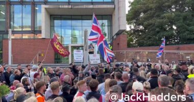 ‘I Can’t Breathe!’ – Protesters Surround Police Station Amid Henry Nowak Scandal, March on Killer’s Home. – The National Pulse