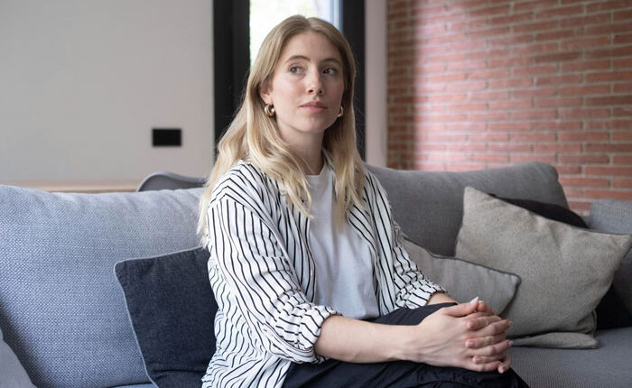 40YO Woman Prioritizes 24YO Friend’s Comfort Over Hubby, Lets Her Stay In Their House Indefinitely