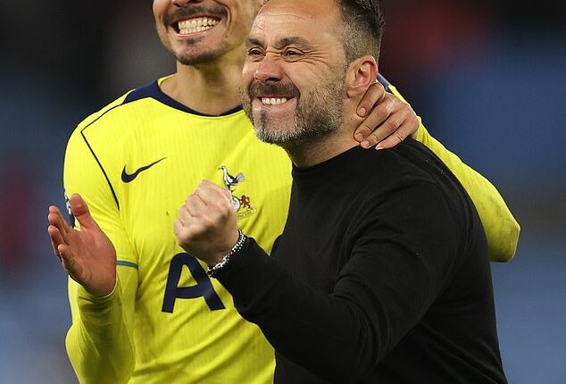 Joao Palhinha with Spurs boss Roberto De Zerbi, who had said he was keen to keep him