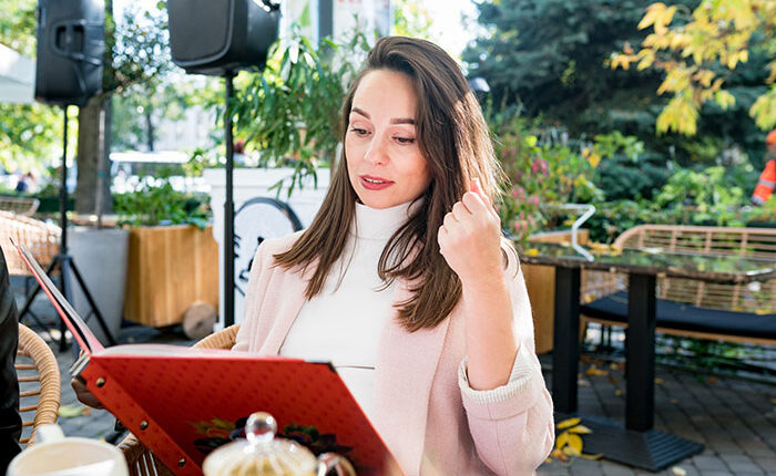 Mom&rsquo;s Ridiculous Free Lunch Scheme Backfires When Her Friend Loses Patience After Falling For It Twice