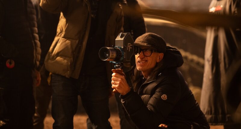Craig Gillespie directing Supergirl