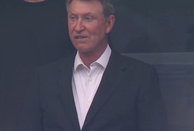 Wayne Gretzky was seen cheering on Canada at the World Cup in Houston on Saturday