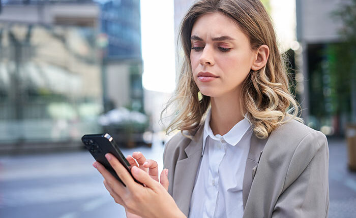 Woman Desperate For A New iPhone, Lashes Out Against BF For Not Gifting It Despite His Layoff